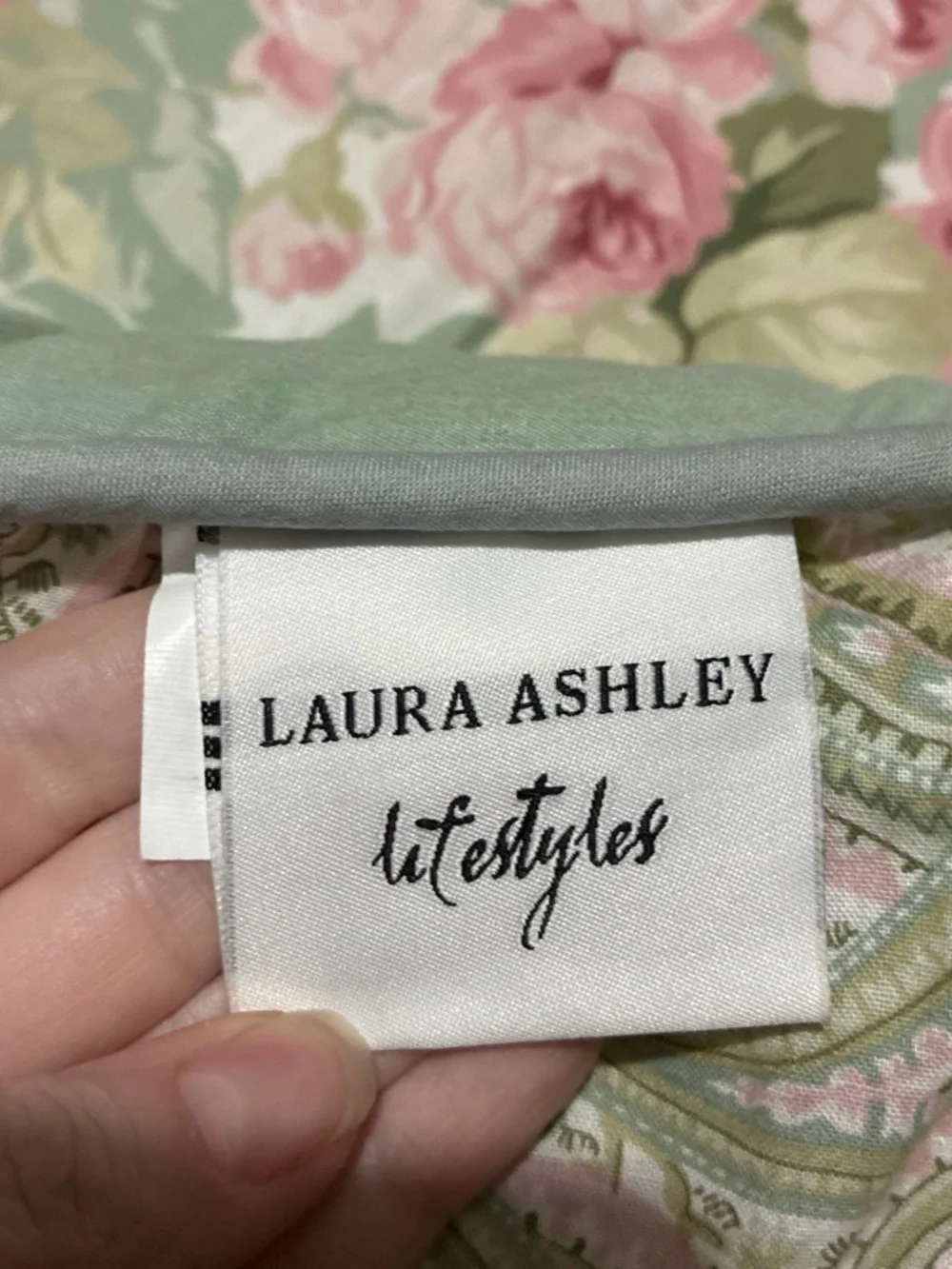 Vintage 85x81 Laura Ashley reversible queen floral and paisley comforter quilt